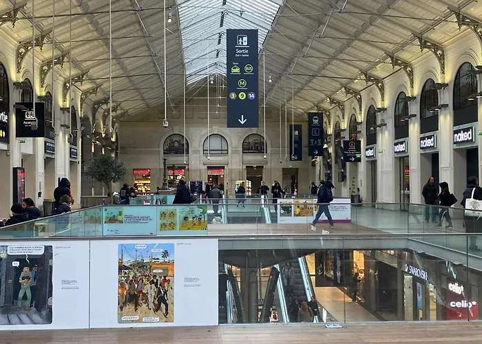 Отель Austin's Saint Lazare 3*