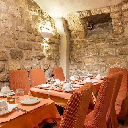 Austin's Saint Lazare Párizs