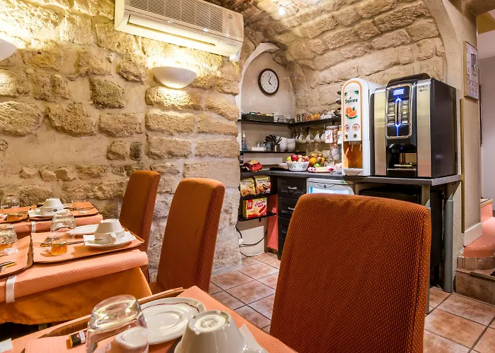 호텔 오스틴스 생 라자르 3*