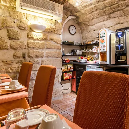 מלון Austin's Saint Lazare 3*